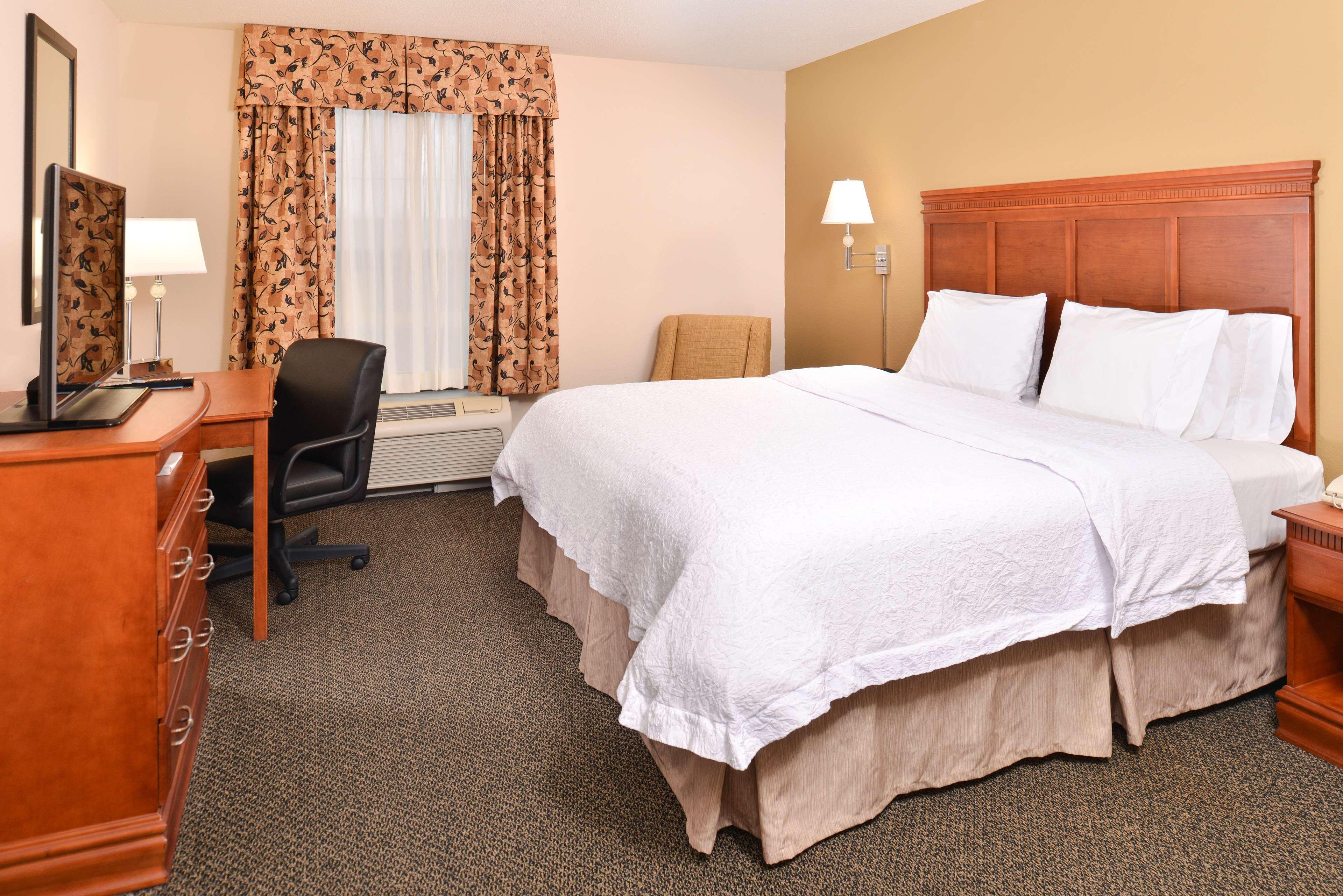 Hampton Inn & Suites Richmond Bagian luar foto