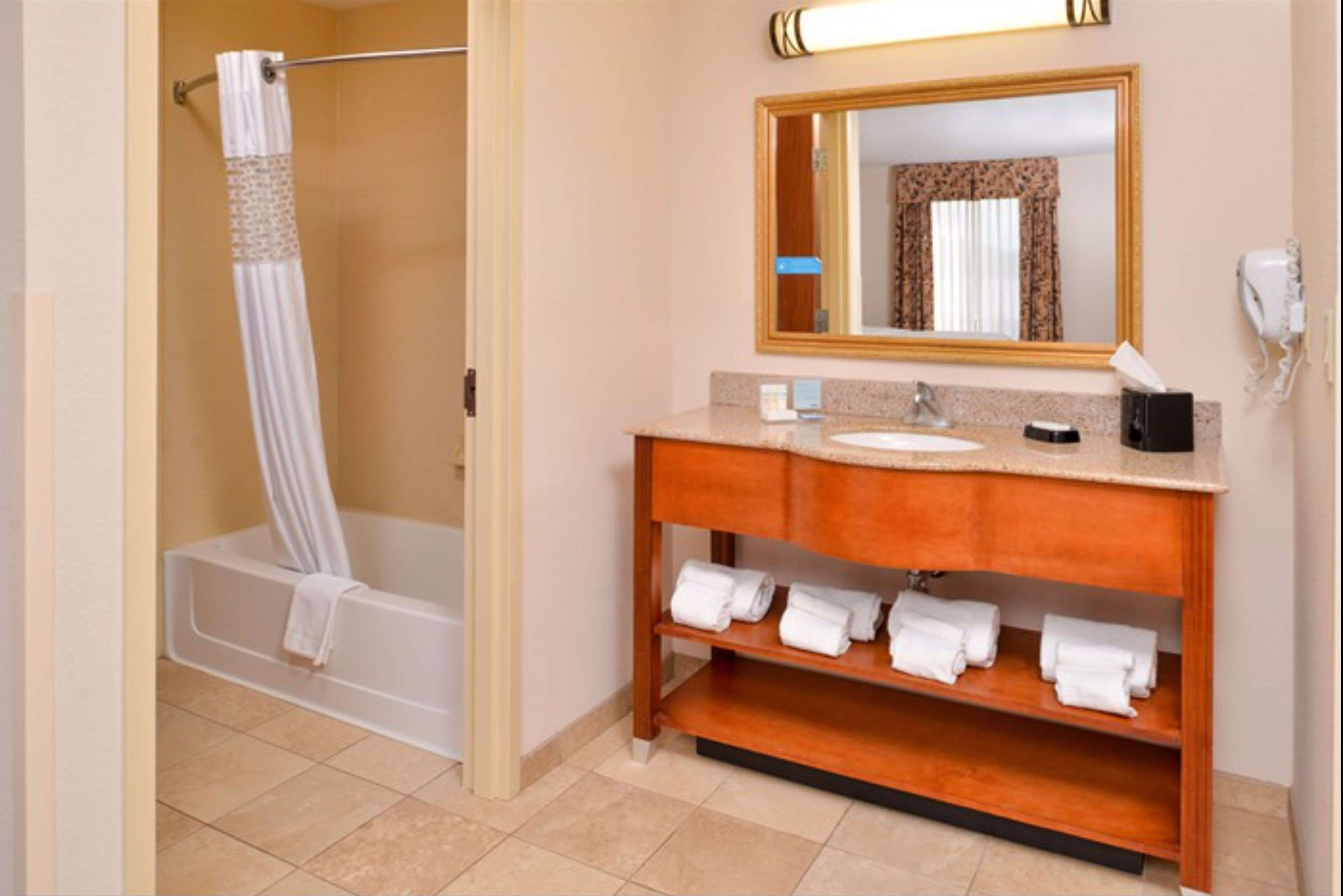 Hampton Inn & Suites Richmond Bagian luar foto