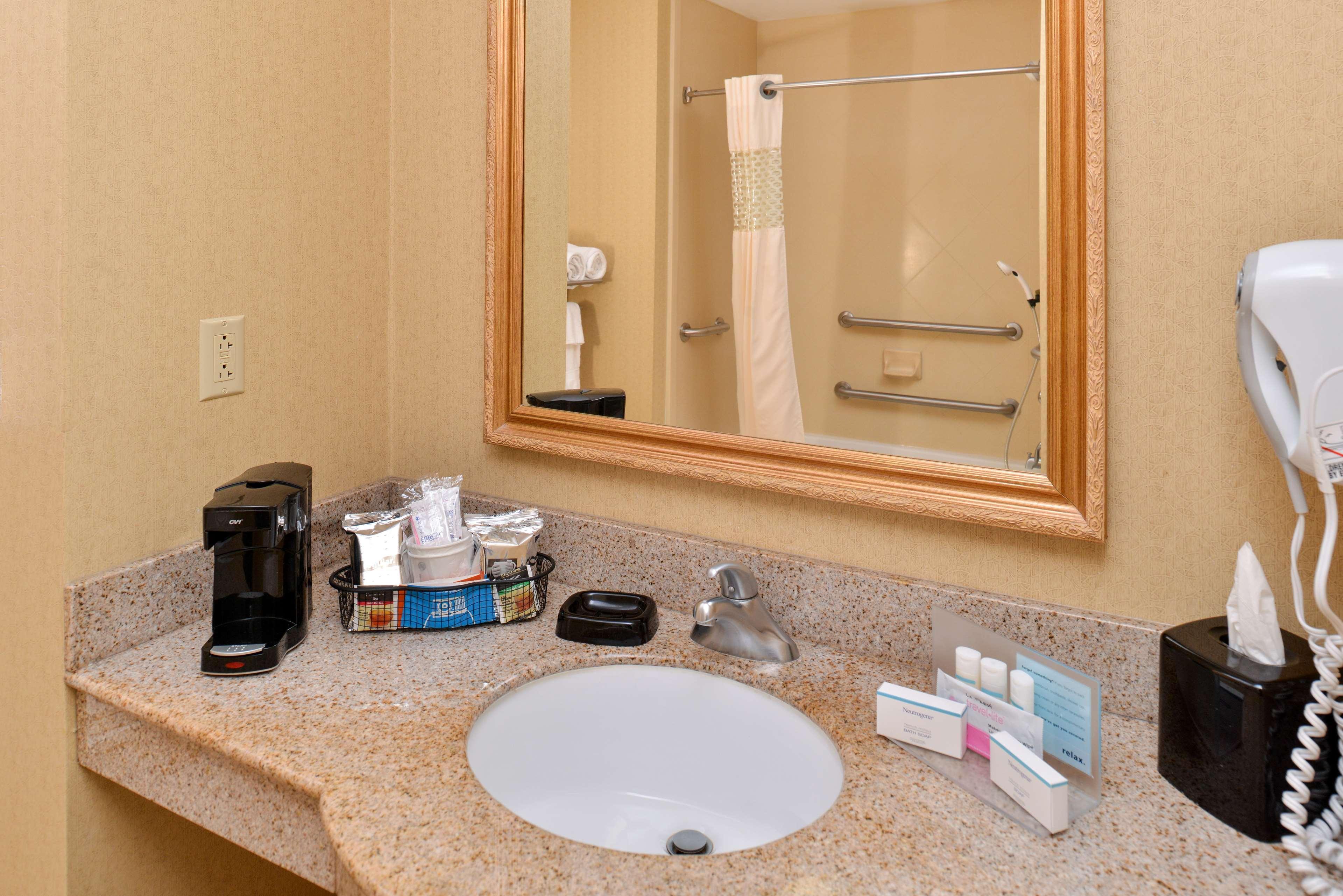 Hampton Inn & Suites Richmond Bagian luar foto