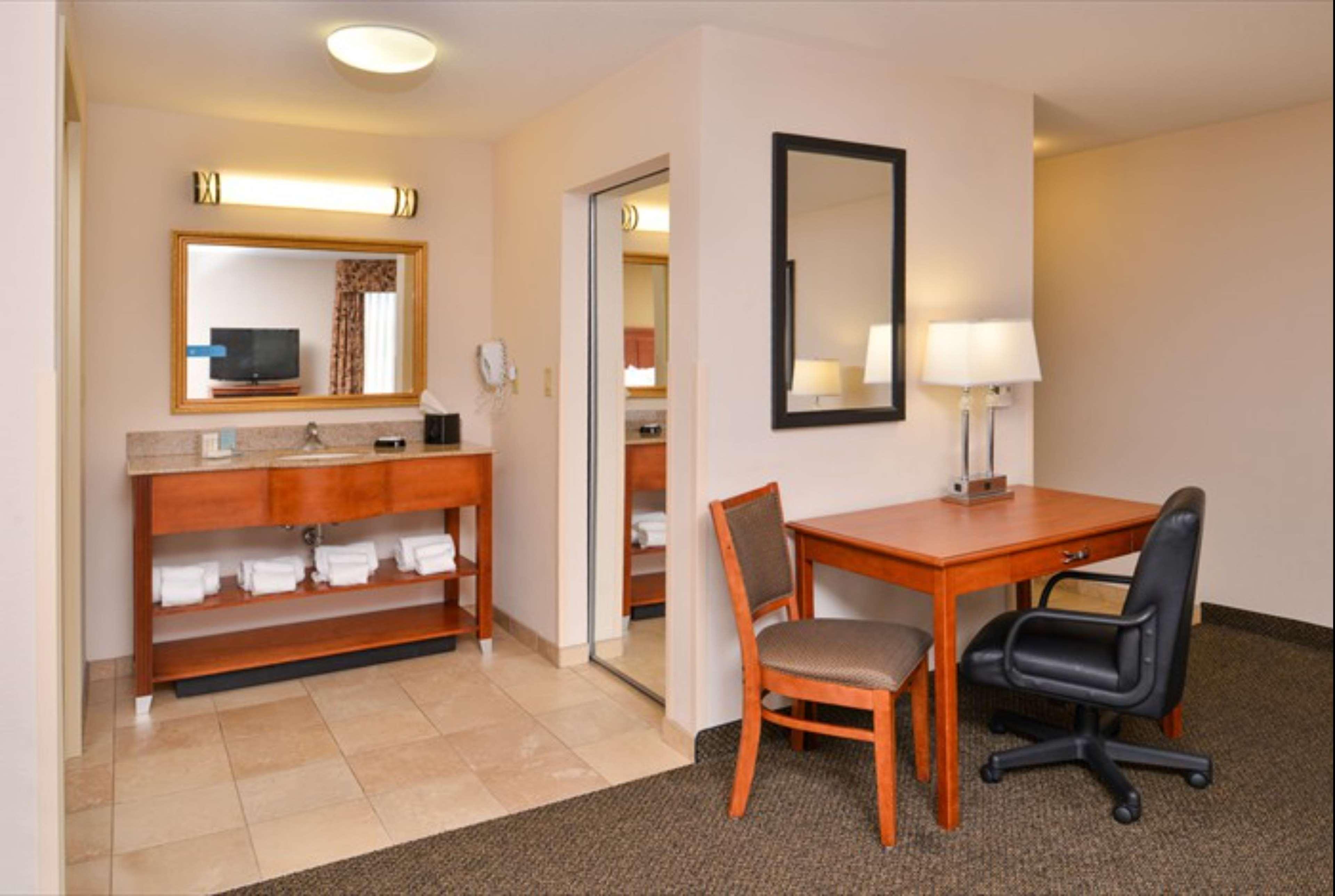 Hampton Inn & Suites Richmond Bagian luar foto