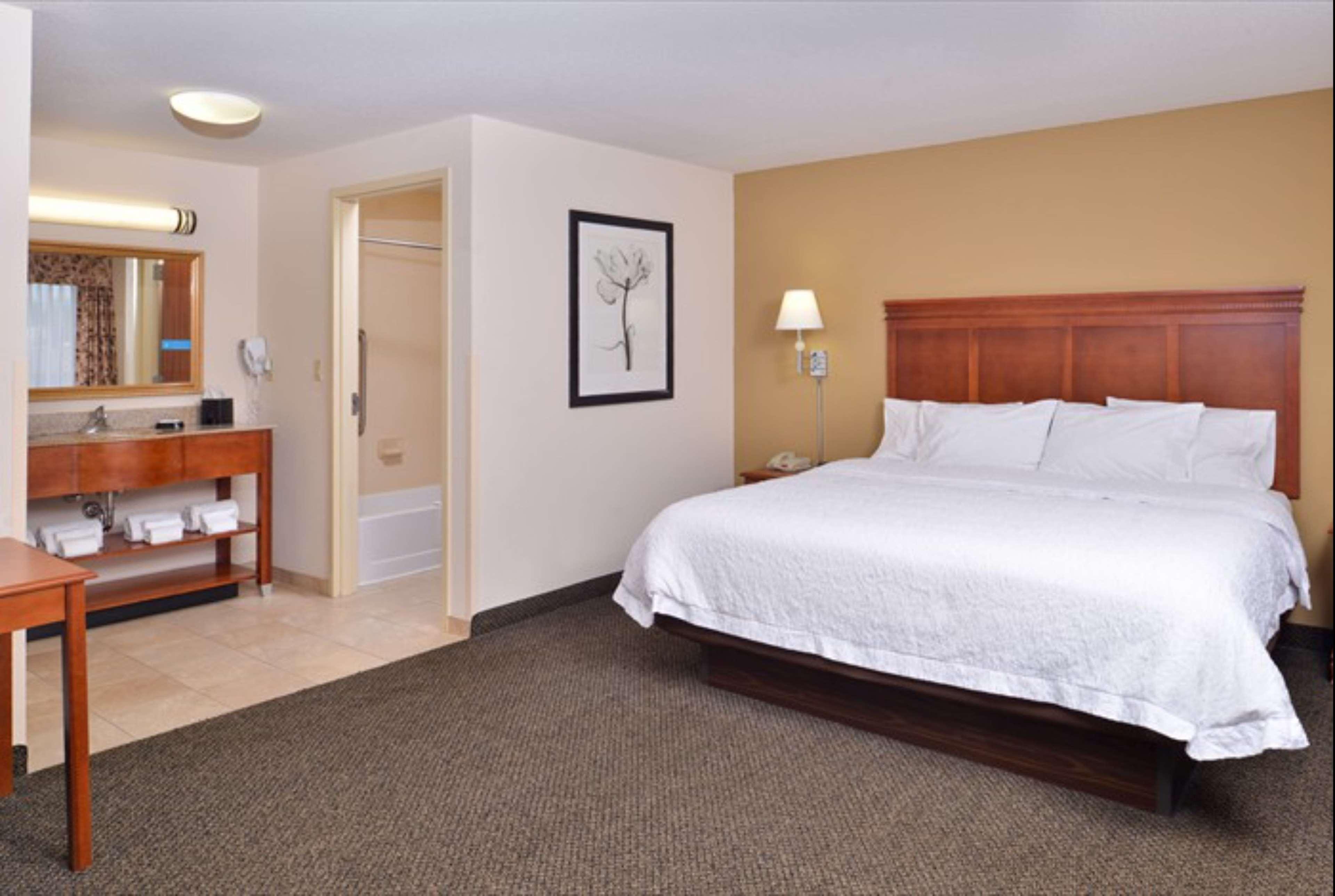 Hampton Inn & Suites Richmond Bagian luar foto