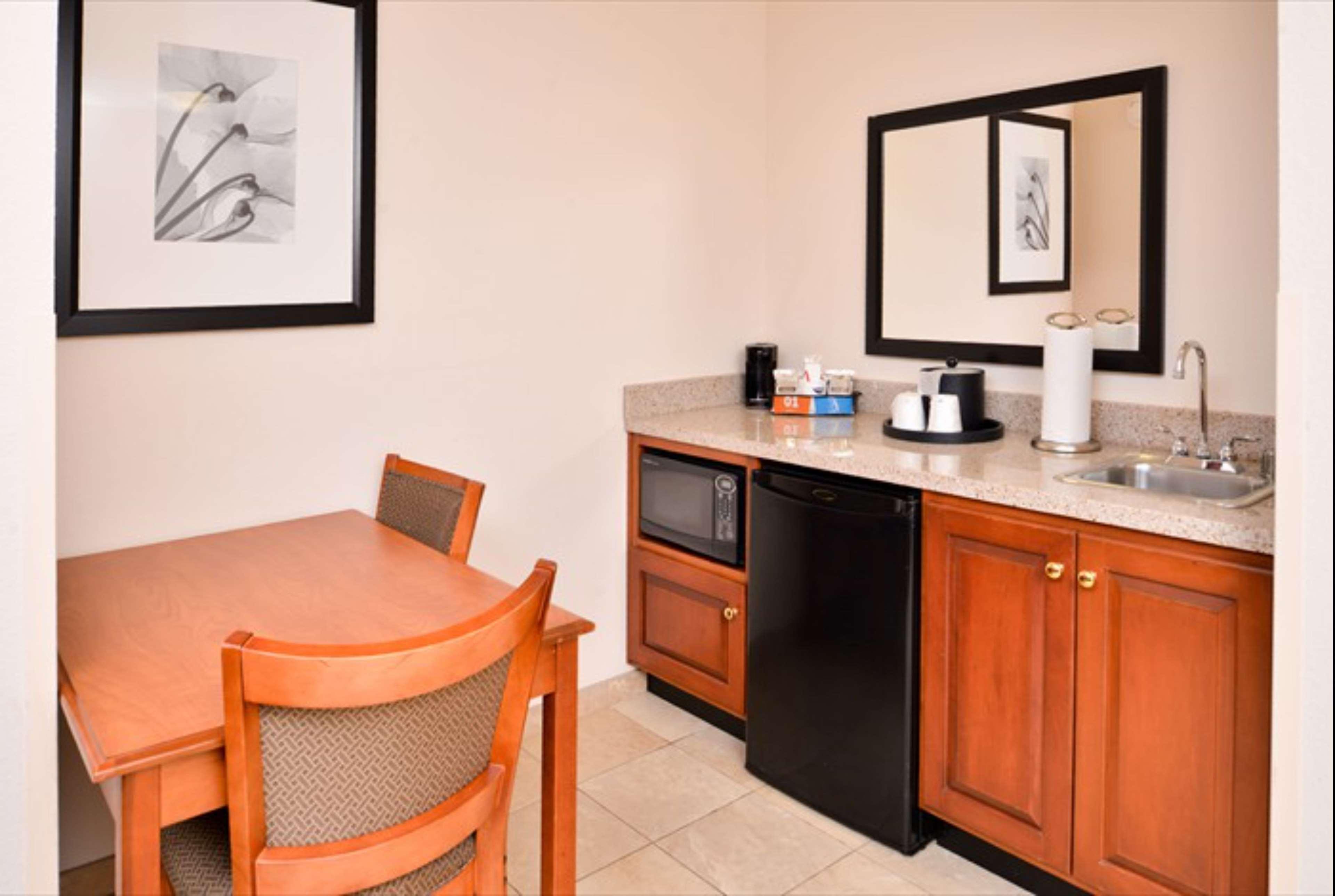 Hampton Inn & Suites Richmond Bagian luar foto