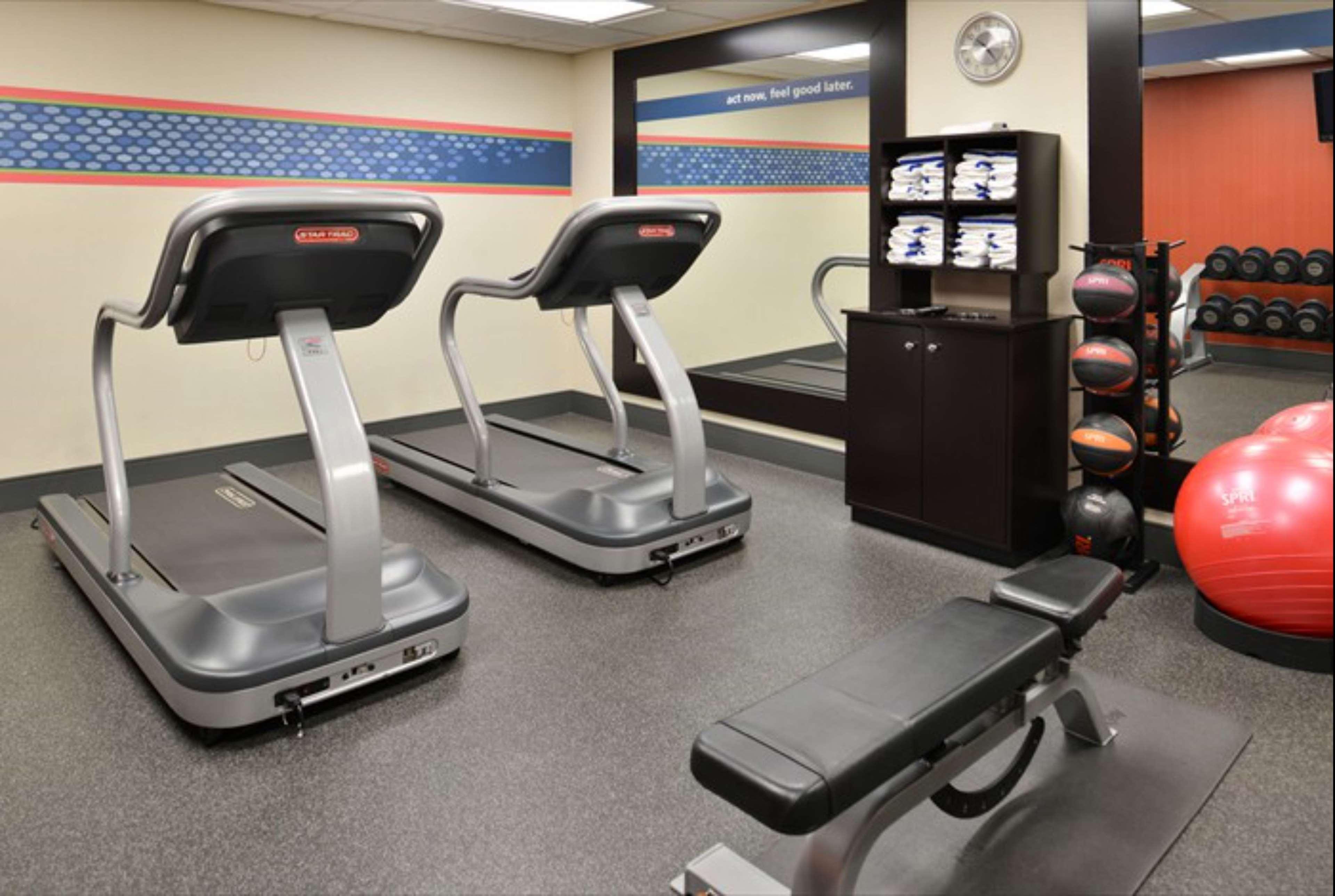 Hampton Inn & Suites Richmond Bagian luar foto