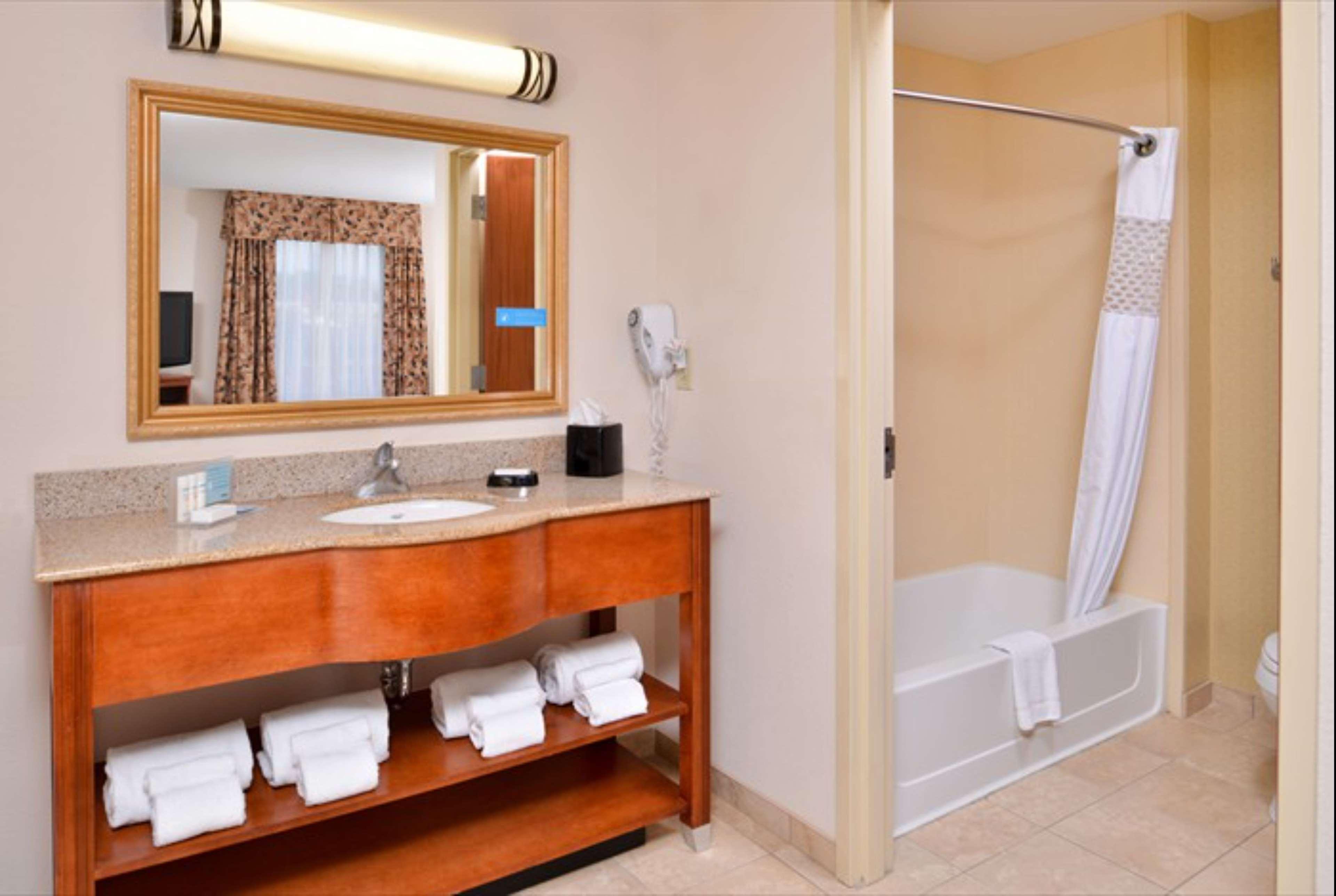 Hampton Inn & Suites Richmond Bagian luar foto
