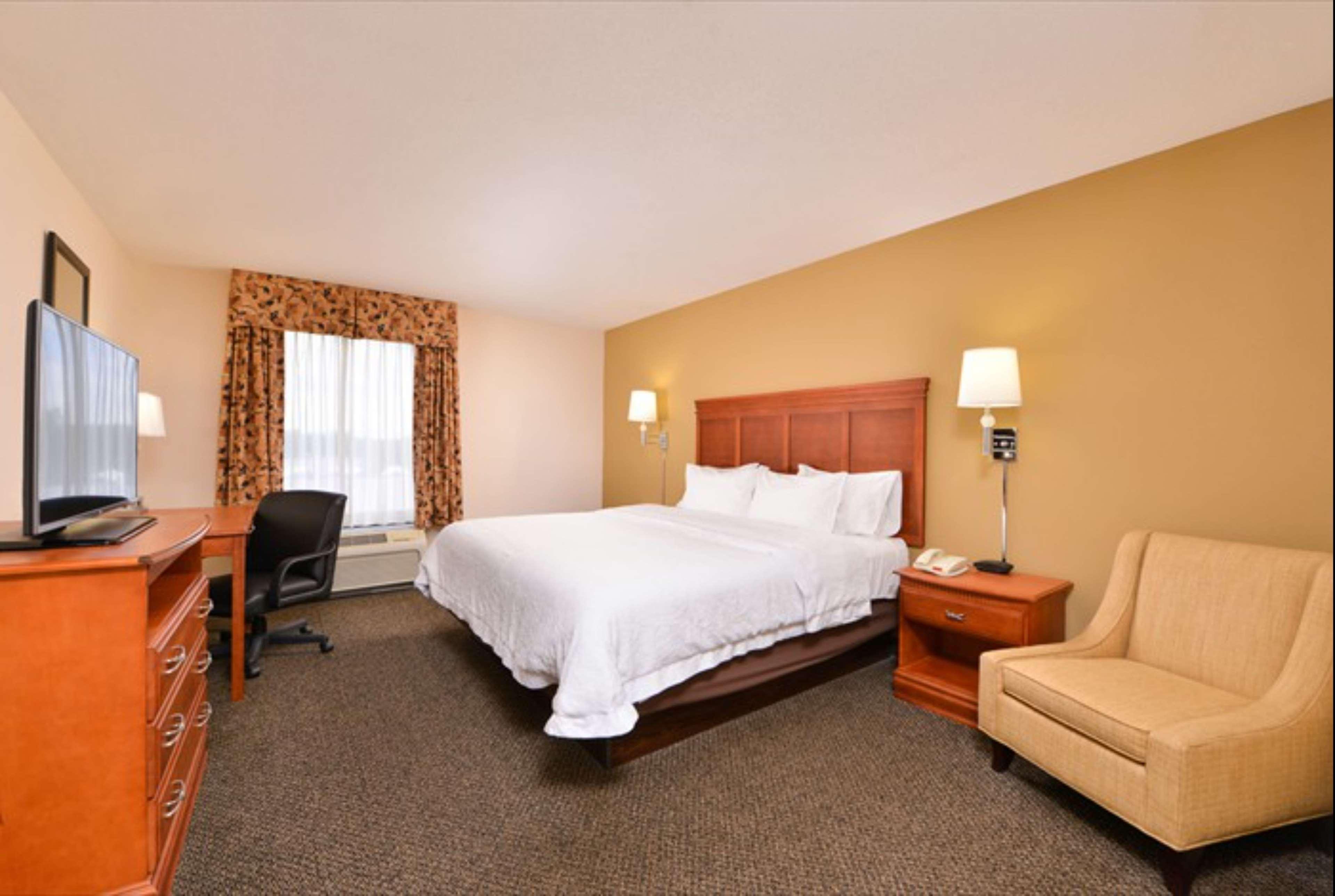 Hampton Inn & Suites Richmond Bagian luar foto