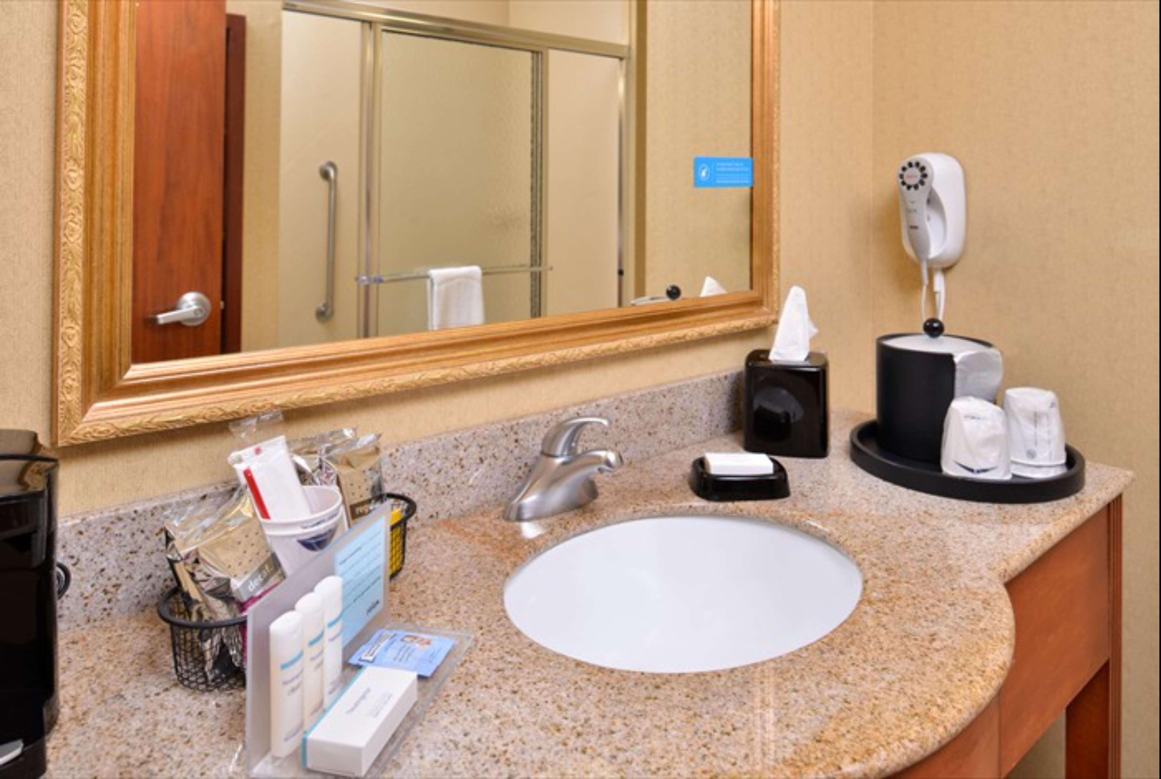 Hampton Inn & Suites Richmond Bagian luar foto