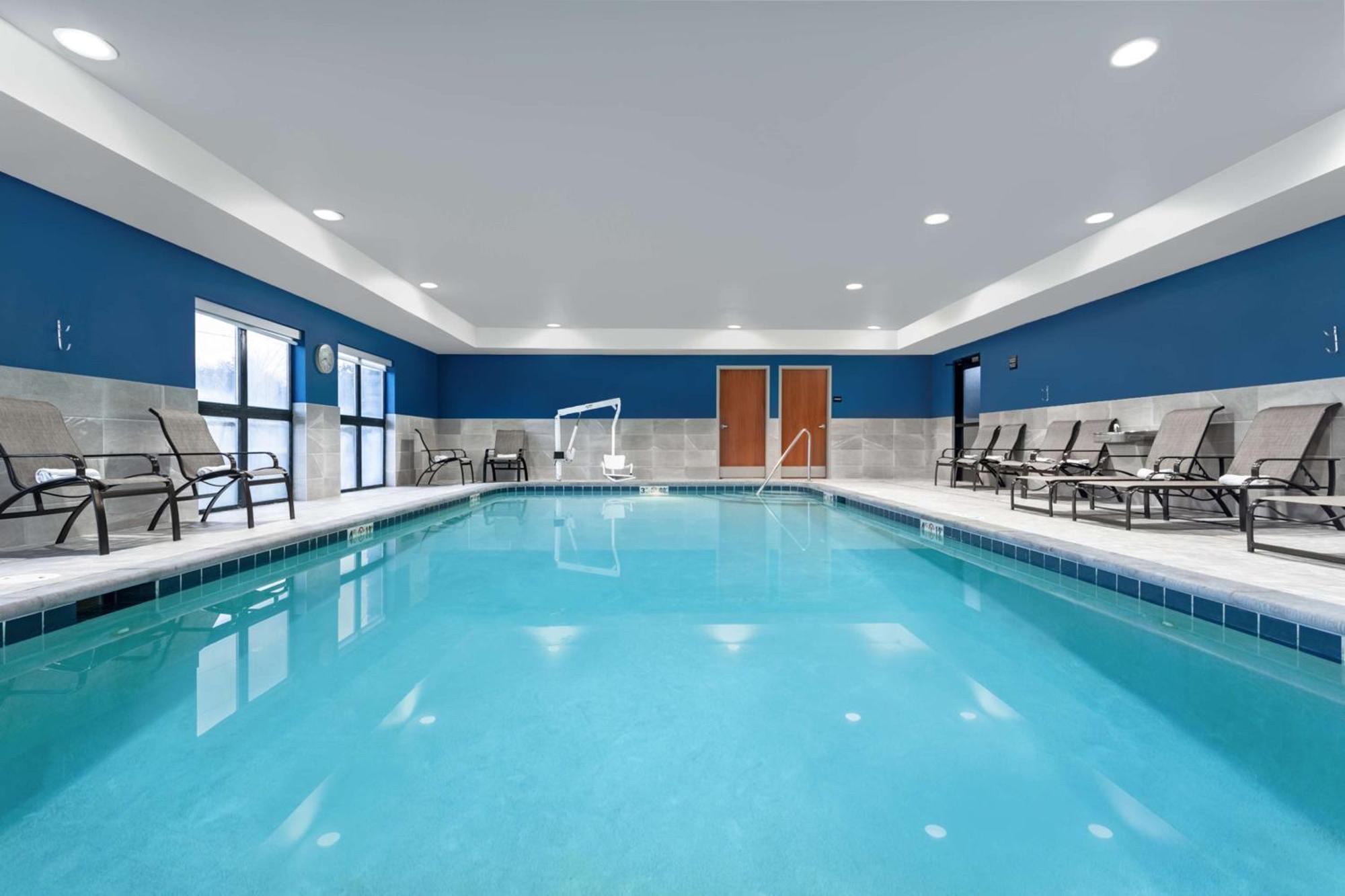 Hampton Inn & Suites Richmond Bagian luar foto