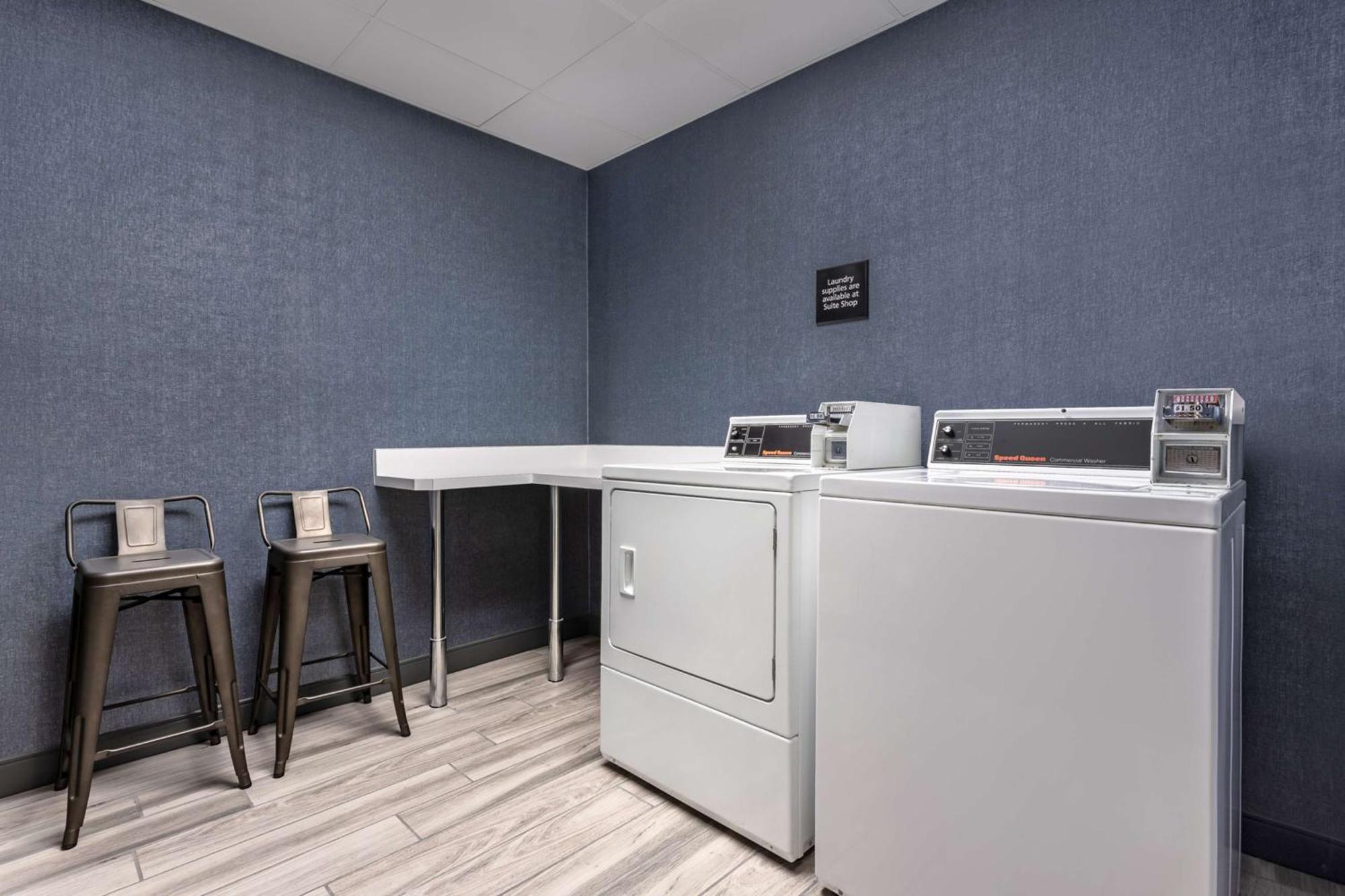 Hampton Inn & Suites Richmond Bagian luar foto