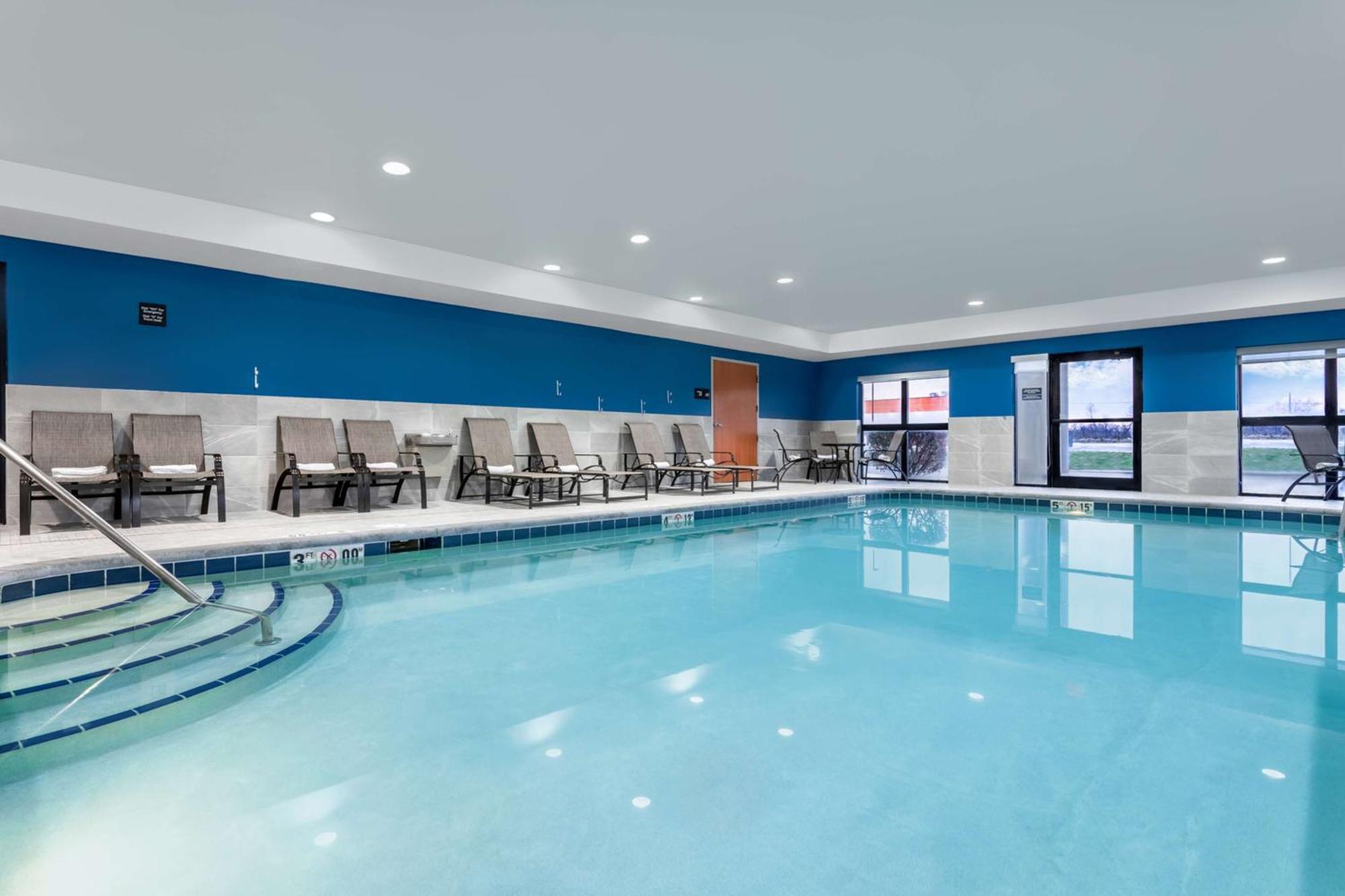 Hampton Inn & Suites Richmond Bagian luar foto