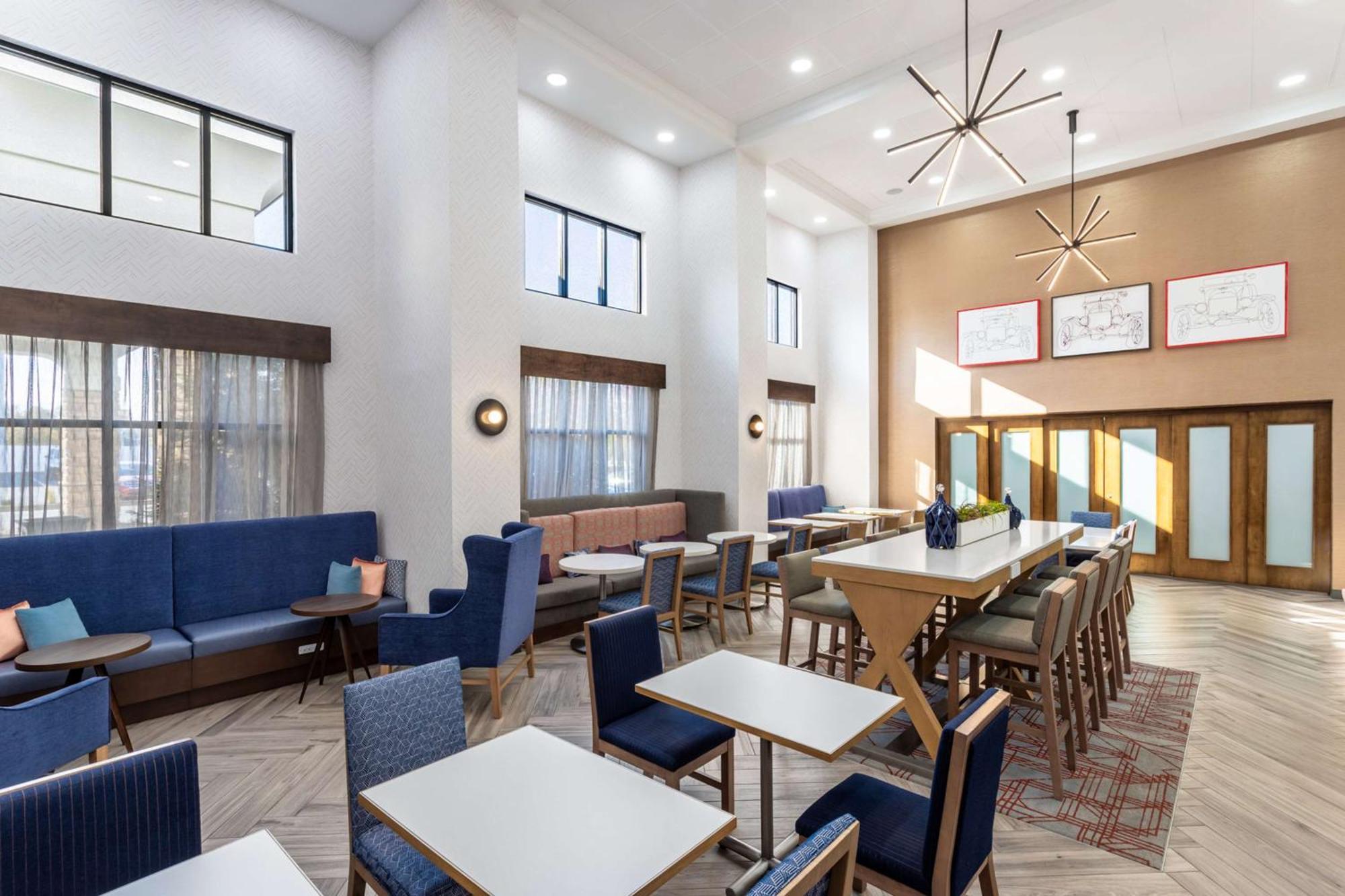 Hampton Inn & Suites Richmond Bagian luar foto